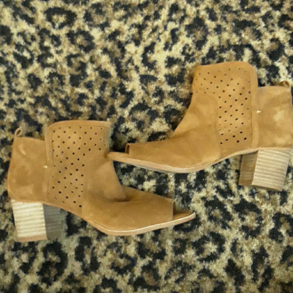 Gianni Bini Peep Toe Cognac Booties Boots Brown New 6 open toe Suede Leather - Picture 6 of 8